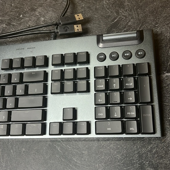 Logitech Mechanical Gaming Keyboard G815 - Picture 6 of 8
